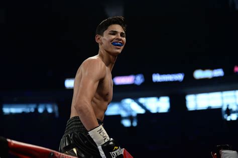 Highlights! Ryan Garcia ends Luke Campbell with vicious.